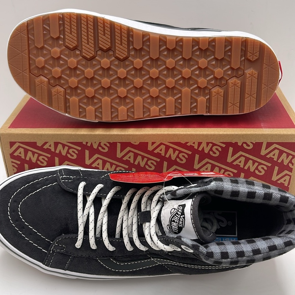 Vans Women’s Sk8-Hi Mte-1 Plaid Grey/White
VN0A5HZYGYW Boots Sneakers - Picture 3 of 16